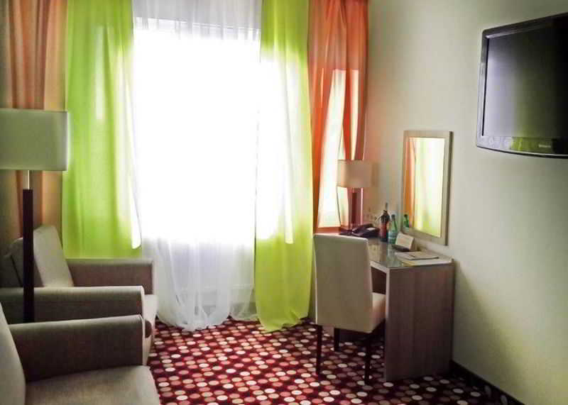 Hotel Optima Rivne Zewnętrze zdjęcie